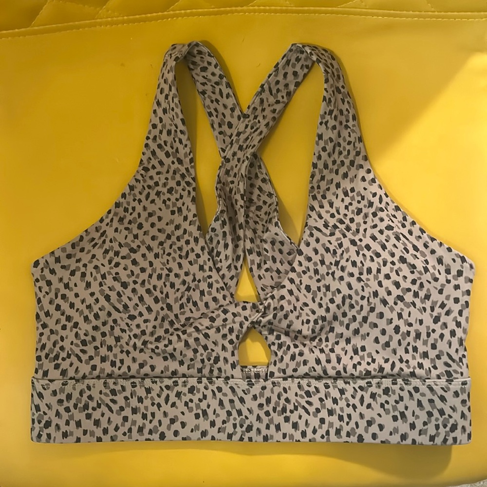 Fabletics Oasis Twist Sports Bra